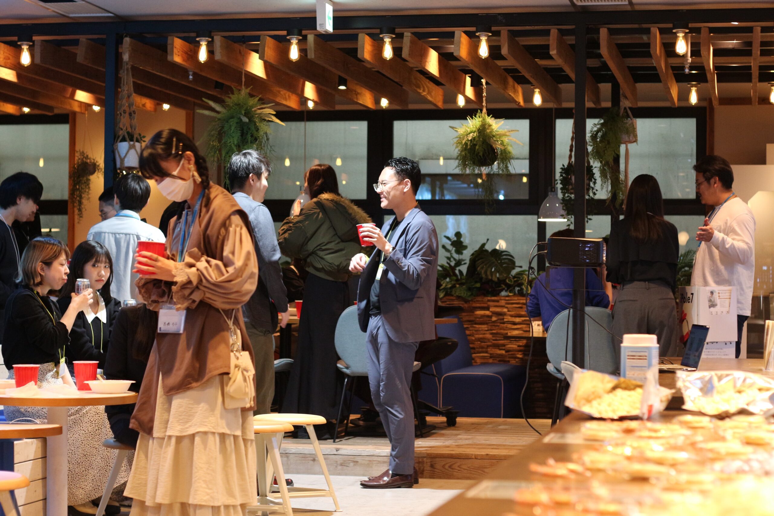 交流を楽しむ社員たち