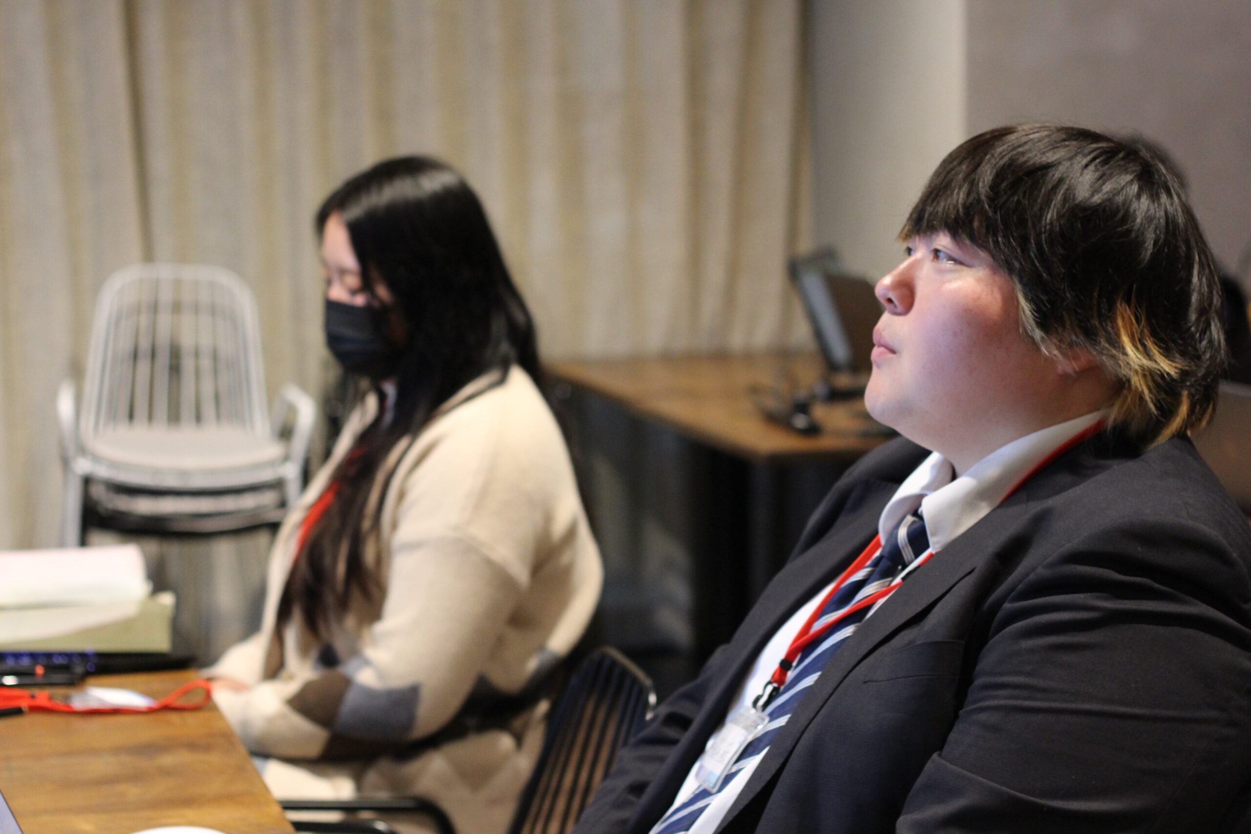 研修に集中する新卒社員の様子