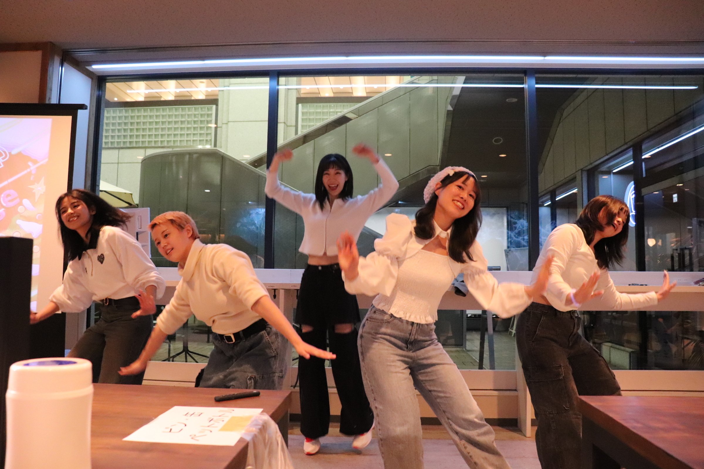 ダンス部のダンス発表の画像